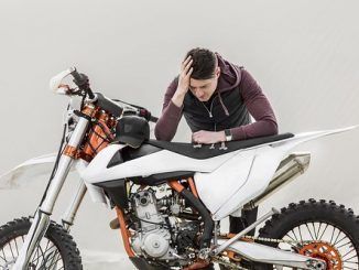 Cómo evitar que se descargue la batería de la moto