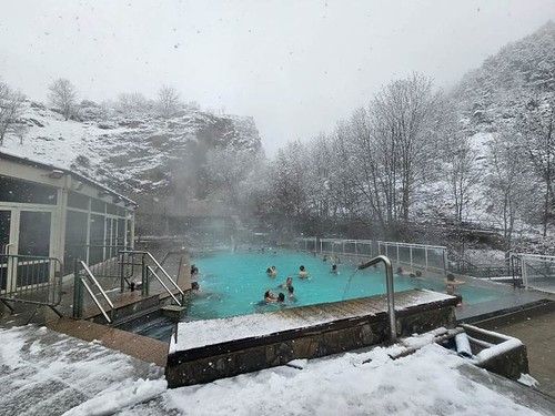 El paraíso termal de Bains de Llo emerge entre copos de nieve