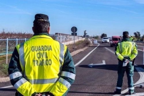 La Guardia Civil investiga a un conductor que durante la noche usaba un puntero laser contra otros vehículos