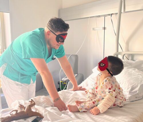 El Hospital Quirónsalud Córdoba celebra el Carnaval con sus pacientes pediátricos