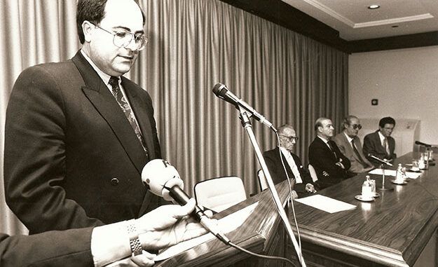 Ofrecimiento del Título de Hijo Adoptivo de Cantabria a Don Florencio de la Lama Bulnes (1994)